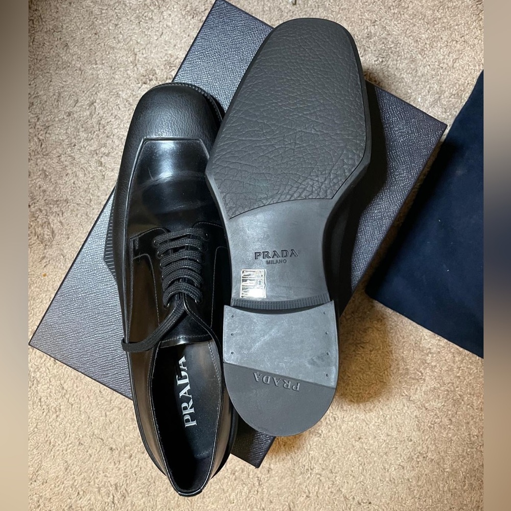 CLASSIC- Prada Black Oxford Shoes Sleek Formal Design - Picture 2 of 6